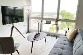 Studio Apartment, Queen Bed, WiFi, Kitchen, Washer & Dryer in Charlotte